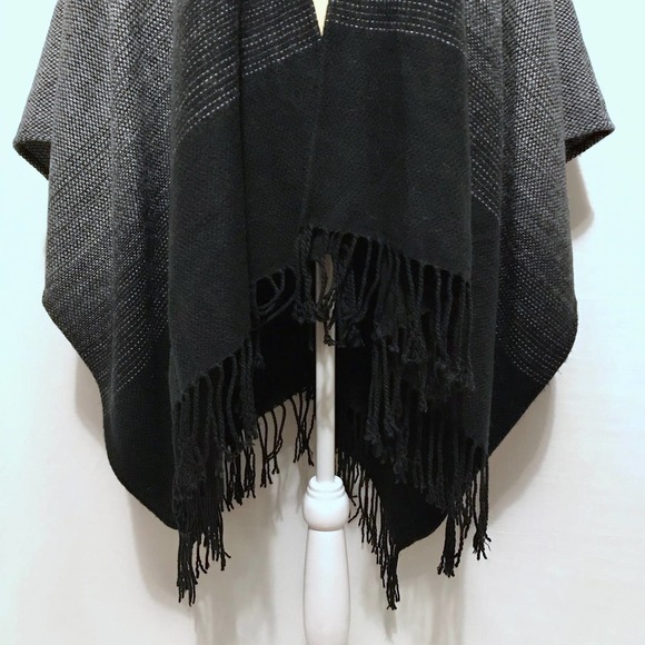 ❌SOLD❌ Ann Taylor Loft Ombré Poncho for Women One Size - Picture 3 of 8